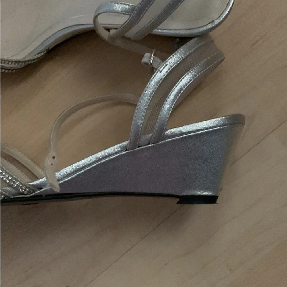 Women heels - Picture 2 of 3